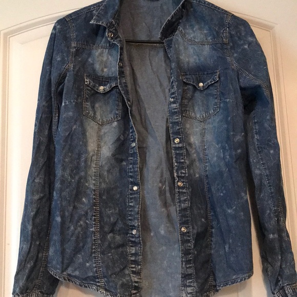 Tops - Buttoned down shirt